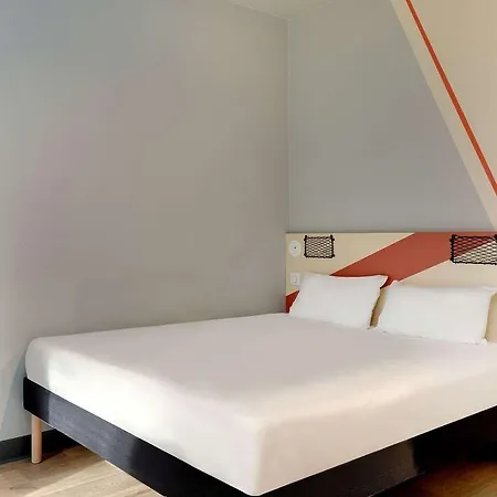 Ibis Budget Centre Millenaire Отель *